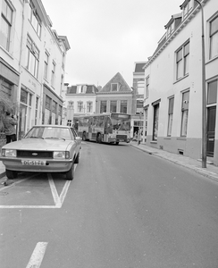 884698 Afbeelding van een kleine stadsbus (een midibus, WN-7000) van vervoersbedrijf Westnederland, tijdens een ...